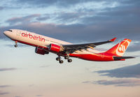 AIRBERLIN_A330-200_D-ALPJ_JFK_0913_jP_small.jpg