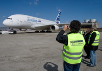 AIRBUS_A380_F-WWJB_JFK_0409Q_JP_small1.jpg