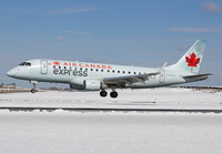 AIRCANADAEXPRES_E170_C-FEJC_LGA_0317_9_JP_small~0.jpg