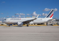 AIRFRANCE_A320_F-HEPF_MIA_1014_JP_small1.jpg