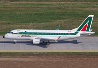 ALITALIAEXPRESS_E170_EI-DFI_FRA_0910_JP_small1.jpg