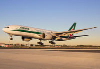 ALITALIA_777-200_EI-DBL_JFK_0915_1_jP_small.jpg