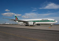 ALITALIA_777-200_I-DISD_EWR_0705_JP_small1.jpg