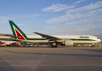 ALITALIA_777-200_I-DISO_MIA_0111_JP.jpg