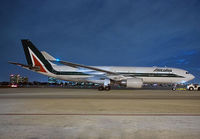 ALITALIA_A330-200_EI-EJI_MIA_0113_JP_small.jpg