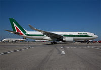 ALITALIA_A330-200_EI-EJJ_JFK_0713D_JP_small.jpg