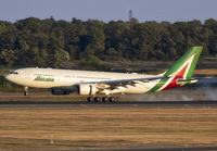 ALITALIA_A330-200_EI-EJM_JFK_0919_JP_small.jpg