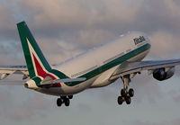 ALITALIA_A330-200_EI-EJO_MIA_0113C_JP_small.jpg