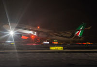 ALITALIA_A330-200_EI-EJP_JFK_0115A_JP_small2.jpg