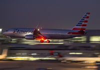 AMERICAN_737-800_N823NN_MIA_115B_jP_small.jpg