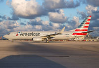 AMERICAN_737-800_N825NN_MIA_1014C_JP_small.jpg