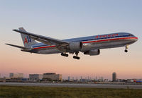 AMERICAN_767-300_N39367_LAX_0912C_JP_small.jpg