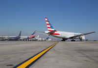 AMERICAN_777-200_N751AN_LAX_1114C_JP_small.jpg
