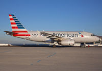 AMERICAN_A319_N822AW_LAX_1115_JP_small.jpg