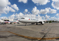AMERICAN_A321_GATEFITMENT_MIA_1014N_JP_small.jpg