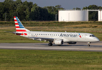 AMERICAN_E190_N963UW_CLT_0617_5_JP_small.jpg