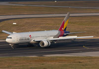 ASIANA_777-200_HL7756_FRA_1107D_JP.jpg