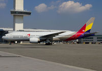 ASIANA_777-200_HL7775_JFK_0911_JP_small.jpg