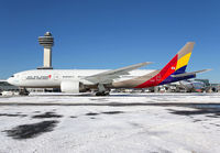 ASIANA_777-200_HL8284_JFK_0115B_jP_small2.jpg