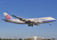 CHINAAIRLINESCARGO_747-400F_B-18725_MIA_1019_1_JP_small.jpg