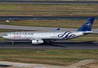 CHINAEASTERN_A330-200_B-6538_FRA_1112H_JP_small.jpg