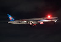 CHINASOUTHERN_777-300_B-7185_JFK_0917_2_small.jpg