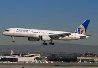 CONTINENTAL_757-200_N58101_LAX_1204_JP_small~0.jpg