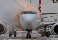 DEICING_737_PH-HSW_JFK_0111BC_JP_small.jpg