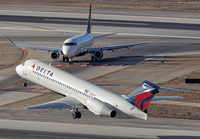 DELTA_717_N982AT_LAX_1117W_JP_small.jpg