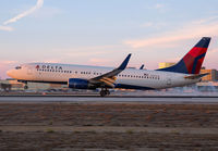 DELTA_737-800_N380DA_LAX_1113_JP_small.jpg