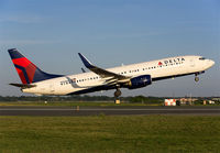 DELTA_737-800_N395DN_JFK_0713H_JP_small.jpg