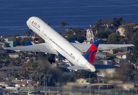 DELTA_757-200_N683DA_LAX_1117_2_JP_small.jpg