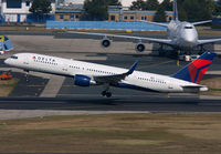 DELTA_757-200_N702TW_FRA_0909_JP_small.jpg