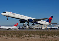 DELTA_757-300_N594NW_LAX_1109K_JP_small.jpg