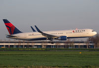 DELTA_767-300_N174DN_AMS_0415H_JP_small.jpg