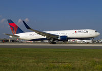 DELTA_767-300_N197DN_JFK_0911B_JP.jpg