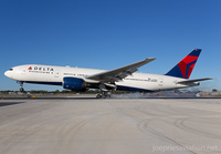 DELTA_777-200_N861DA_JFK_0915_4_jP_small1.jpg