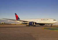 DELTA_777LR_N706DN_LAX_1114_JP_small.jpg