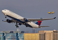 DELTA_A330-300_N815NW_LAX_1117_1_JP_small.jpg