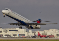 DELTA_MD90_N912DN_MIA_0217_1_JP_small.jpg