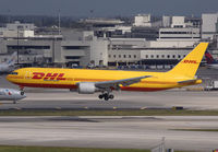 DHL_767-300F_N372CM_MIA_0217_1_JP_small~0.jpg