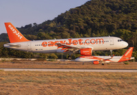 EASYJET_A320_G-EZWB_RHO_0817_14_JP_small.jpg