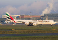 EMIRATES_A340-500_A6-ERE_FRA_1112G_JP_small.jpg