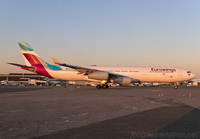 EUROWINGS_A340-300_OO-SCW_JFK_0618_1_JP_small.jpg