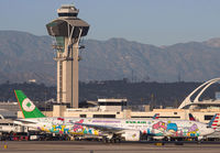 EVAAIR_777-300_B-16722_LAX_1115_17_JP_small.jpg