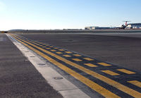 HOLDSHORTBAR-LIGHTS-RWY_LAX_0208B.jpg