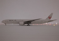 JAL_777-300_JA737J_JFK_0318A_8_JP_small1.jpg