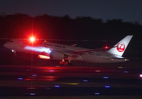 JAL_787-8_JA831J_NRT_0117_1_JP_small.jpg