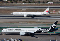 JAL_AIRNEWZEALAND_777-300_LAX_1114_jP_small.jpg