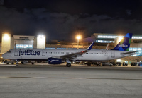 JETBLUE_A321_N991JT_MIA_1023_JP_small.jpg